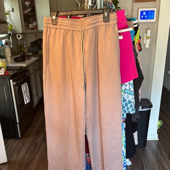 Amazon Essentials Tan Wide Leg Pants with Elastic Waistband - Picture 1 of 5
